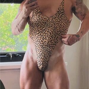 JJ Malibu mens Leopard Print Bodysuit m